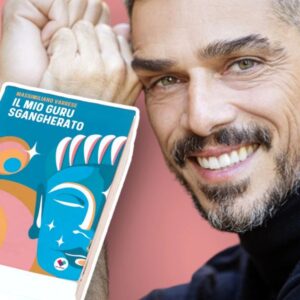 Massimiliano Varrese Instagram - 𝗜𝗟 𝗠𝗜𝗢 𝗚𝗨𝗥𝗨 𝗦𝗚𝗔𝗡𝗚𝗛𝗘𝗥𝗔𝗧𝗢 
*********************************

ORA IN PRE ORDINE SU @doithuman e sul LINK IN BIO!

Sono così felice di condividere con voi questo mio secondo romanzo arrivato dopo 12 anni dal primo!

Era lì dentro di me che spingeva da tempo! Alla fine si è scritto da solo!

 Lo ha deciso lui o forse chi per lui...

📌 PRE ORDINA ORA LA TUA COPIA!!! LINK IN BIO

☀️ Il mio guru sgangherato è la storia di un moderno viaggio iniziatico occidentale e simbolico insieme, fatto di meditazioni visualizzazioni coraggiose e di capovolgimenti dei ruoli. 
Da questo cammino nascerà un insegnamento che si configura in realtà come un imperativo:

sii libero di essere te stesso sempre e con coraggio! 
☀️

SINOSSI
Antonio è un gigante buono con pochi capelli ma tanto cuore e gli occhiali tondi sempre sul naso. Ha scelto di fare il medico sin quando era un bambino perché ha sempre voluto prendersi cura degli altri. 

Giurando amore eterno al suo camice bianco pensava di aver vinto la sua battaglia e ricucito l’anima dallo strappo con un padre troppo severo e assente. Si ritrova invece in un buco nero fatto di dubbi, di dolori e sensi di colpa, costretto dai protocolli a diventare la brutta copia di sé. Lui che avrebbe dovuto salvare gli altri, si ritrova a sprofondare nell’abisso del suo essere.

Missam arriva dal nulla un giorno qualunque, parlando di frequenze e biofisica, di guarigioni spirituali, di pedali di bicicletta e lampadine spente. 

Quello che diventerà il guru sgangherato di Antonio è un artista di fama rinnegato che lo accompagnerà con fare provocatorio e irriverente fin davanti al suo bivio: 

spogliarsi una volta per tutte di quel camice sporco o morire definitivamente con esso
___________________________
Ringrazio di cuore la mia casa editrice❤️@doithuman
Grazie @_giuliabru 🙏
Cover stupenda di @a_drianarenna
Prefaz: @dottssa_elisa_vianello💕

#nuovilibri #romanzidiformazione #crescitaspirituale #crescitainteriore #paulocoelhoquotes #ilmiogurusgangherato #massimilianovarrese #trainingolisticototale #trainingolisticoattoriale #mondandori #romanzidaleggere #yogatribe 
 @patriziadesantis.actingcoach @nardesmedia_marco_nardi @agenz