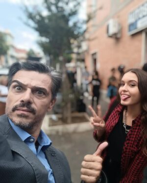 Massimiliano Varrese Instagram - UN MAMMA ALL'IMPROVVISO 🎬

Si torna su Mediaset Canale 5 con una Partecipazione Speciale che mi rivede dopo solo 20 anni sul set con una sorellina matta vera bella @giuliabevi dai tempi di Grandi Domani. 

Ho ritrovato amici e mi sono divertito proprio in questo ruolo un po' diverso dal solito per me!

Grazie a tutti!

AO STASERA INCOLLATI!

Canale 5!

@sunshineproduction.social 
@frustacib 

@giuliabevi 
@ranieromonacodilapio 
@simonecorrente75 
@barbara_bovoli 
@dazzicecilia 
@alice_maselli_ 
@dino.abbrescia
@elenacucci

@agenziapatriziadesantis
@patriziadesantis.actingcoach 
@nardesmedia_marco_nardi 
@fiction_mediaset 
@canale5_fanpage_
 
Regia
Super @claudio232323

Casting by
@rabbolinistefano
@ste_rabbo