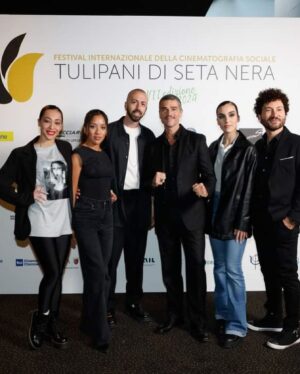 Massimiliano Varrese Instagram - FESTIVAL TULIPANI DI SETA NERA 
🌷 Premio Testimonial 🌷 

Ricevere un Premio così importante come testimonial per i valori etici, umani e sociali portati nel mondo con la mia arte a 360 gradi è onorevole per me. 

Per tutto ciò che ho cercato di fare in questi quasi 30 anni di carriera sudata e difesa coi denti… 

e voi miei amati Fan lo sapete!

La menzione era così bella che avrei voluto fotografare il foglio della scaletta, letto dal grande @claudioguerriniofficial per metterla nella mia collezione dei premi che ho a casa.

L’emozione era così grande dopo questi mesi però……… che ho dimenticato di farlo!

Ho cantato e ballato con le mie girlz, il SINGOLO NUOVO Estivo in anteprima davanti ad un pubblico colto e attento, fatto di grandi colleghi e produttori di alto livello, e vederli danzare e copiare i passi al primo ritornello è stato davvero ECCITANTE! 

Grazie di cuore in primis alla mia grande  @carmendelena 💕

@tommasomartinelli1980 per avermi voluto e per la sua sensibilità artistica e umana🙏

@patriziadesantis.actingcoach ☀️
.
.
Grazie @josebalabel e @giannitesta per produrre come desidero la mia musica che Spacca! 🙌

Alle dance girlz @michevitrano @_quintils_ 

@melissaramisolangeramirez @dariolupinacci per aver capito subito la mia pazza visione della Coreo che ho montanto con loro in due ore di tempo!

“ IL SOGNATORE DEVE ESSERE PIÙ FORTE DEL SOGNO! “

MAX
Osu! 🥋

SPACCHIAMO? Dajeeee