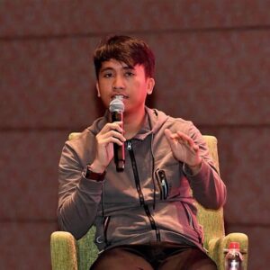 Mat Luthfi Instagram - Berkongsi pengalaman membangunkan platform personal @matluthfi90 dan platform company @mlstudiosmy. Terima kasih @finasmalaysia di atas jemputan dan gambar. Turut menjadi panel ialah @mrkokom, @ariffbahran dan @sofyank96.

So sekarang saya dah sama level dengan Will Smith la kan? 😂