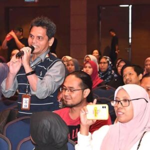 Mat Luthfi Instagram - Berkongsi pengalaman membangunkan platform personal @matluthfi90 dan platform company @mlstudiosmy. Terima kasih @finasmalaysia di atas jemputan dan gambar. Turut menjadi panel ialah @mrkokom, @ariffbahran dan @sofyank96.

So sekarang saya dah sama level dengan Will Smith la kan? 😂