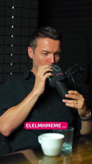 Matej Cifra Instagram - “Zis iz jó kaptejn spíking...” 😀 Aj o pilotských skúškach, ktoré má Viktor za sebou, hovorili u Adely a Sajfu. Celý rozhovor nájdeš v BIO, aj na YouTube, aj v podcastoch. 🎤

#jasomfunradio #adelaasajfa