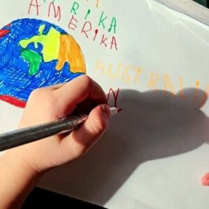 Matej Cifra Instagram - Venované všetkým hejterom, ktorí mi písali, že to nie je v skutočnosti Sára ale umelá inteligencia. Namaste b.tches 🤣☯️

#saraspisovatelka #nikdynehovoržemášzlýdeň #snívajzabdela #vašelajkysúmojekrídla #daddysgirl #sunday #fun #day
