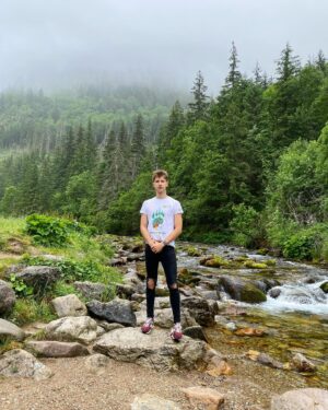 Mateusz Ciawłowski Instagram - TATRY POSPRZĄTANE! 🏔 Akcja Czyste Tatry przynosi efekty i śmieci jest coraz mniej @stowarzyszenie_czystapolska 🤟🏼 Dziękuję wszystkim za przybycie na mój koncert - na dniach wstawię z niego kilka zdjęć. Miłej niedzieli! 🔥🎶 #czystetatry