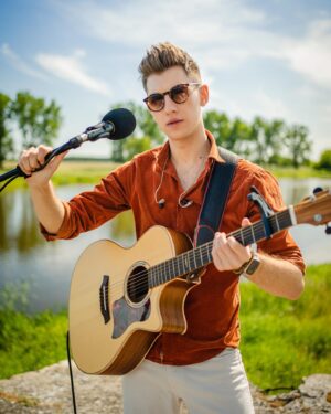 Mateusz Ciawłowski Instagram - Znajdź Igę na zdjęciu 😅

EYES CLOSED w akustycznym brzmieniu już dzisiaj na kanale o 17:00! 🎸 Z kim się widzę? 😊

⭐️ Dla wszystkich wspierających mój kanał możliwość zobaczenia coveru godzinę wcześniej przed wszystkimi! Gorąco zachęcam do wspierania kanału (te funkcję znajdziecie na YouTube pod przyciskiem „Wesprzyj”)

#eyesclosed #edsheeran #acoustic