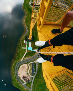 Mateusz Ciawłowski Instagram - Zawsze chciałem skoczyć NA BUNGEE! 🔥 Robiąc to na oczach fanów czułem dodatkowe emocje, dzięki 🤟🏼 Vlog ze skoku jak i spotkania w Poznaniu już na kanale vlogowym 💫 zapraszam, bo jest co oglądać! #bungee #ciawlovers