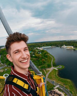Mateusz Ciawłowski Instagram - Zawsze chciałem skoczyć NA BUNGEE! 🔥 Robiąc to na oczach fanów czułem dodatkowe emocje, dzięki 🤟🏼 Vlog ze skoku jak i spotkania w Poznaniu już na kanale vlogowym 💫 zapraszam, bo jest co oglądać! #bungee #ciawlovers