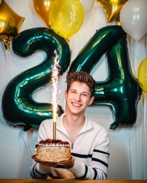 Mateusz Ciawłowski Instagram - leci, leci #24
za wszystkie życzenia pięknie dziękuję ❤️
to zdrowie, radość i spełnienie marzeń BIORĘ, przyda się! 😘