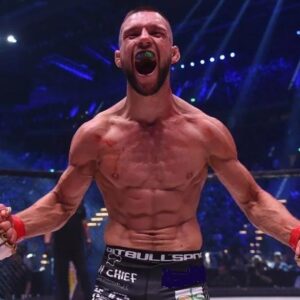 Mateusz Gamrot Instagram - Coming soon 🤫🔥
———
Już jutro pojawi się w sklepie nowy sort rzeczy przed zbliżająca się gala UFC 299 💪 bądźcie czujni ! 
Kto czeka na nowe produkcje ? I jak podoba się Logo #teamgamrot ? 
.
.
Autopromocja