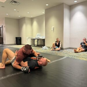Mateusz Gamrot Instagram - Robota została wykonana 🔥 teraz już tylko cięcie wagi do końca i show w sobotę 🔥 do zobaczenia przed telewizorami i na hali 💪 #ufc299 
Dziękuję wszystkim sparing partnerom za pomoc w przygotowaniach 🔝🇵🇱
——-
The work is done 🔥 now it’s time to cutting weight and the show on Saturday 🔥 see you in front of the TV and in the arena 💪 #ufc299 
Thank you to all my sparring partners for preparation 🔝🇺🇸