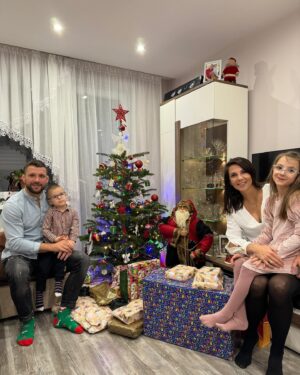Mateusz Gamrot Instagram - Wesołych świąt 🎄
Dużo spokoju i miłości dla nas wszystkich ❤️