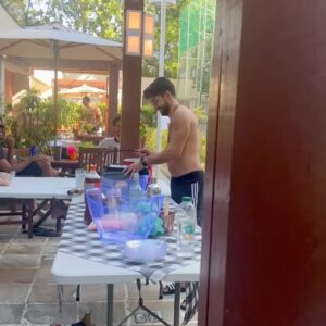 Matheus Costa Instagram - arraste pro lado para ouvir oq eu tenho q ouvir em TODO ANIVERSÁRIO 😂😂