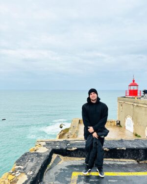 Matheus Crivella Instagram - Lugar das maiores ondas do mundo, máximo respeito! 🌊