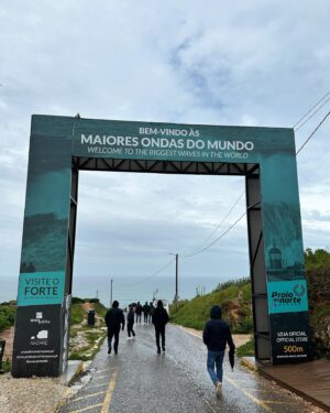 Matheus Crivella Instagram - Lugar das maiores ondas do mundo, máximo respeito! 🌊