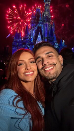 Matheus Sampaio Instagram - Melhores momentos com a Ariel na Disney, agora tá na hora de levar ela de volta comigo pra casa 👩🏻‍🦰🥰, obrigado @4waytrip por fazer nossa viagem incrível sem vocês nada disso seria possível ❤️