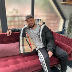 Mathias Lammari Instagram - Un peu gêné quand la famille demande le prix...