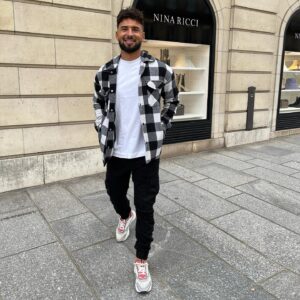 Mathias Lammari Instagram - Je sais même plus qui elle aime...
Mon compte en banque ou mon cœur?
🖤