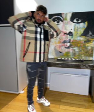 Mathias Lammari Instagram - J’arrive en full Burberry