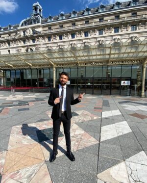 Mathias Lammari Instagram - ✨JEU CONCOURS ✨

Vous êtes déjà plus de 100 000 et je tenais à vous remercier 🙏🏼
Quand j’ai commencé cette aventure je me sentais tout petit... petit dans un monde où je n’étais pas sûr de comprendre les codes, pas sûr de dire ce qu’il fallait et pas sûr de vous plaire tout simplement...❤️

 Bon fini le bla bla, j’ai une surprise pour vous 😁

✨ Pour les fêtes de Noël , j’ai décidé avec de vous faire gagner 5 paires de sneakers exclusives. En tant qu’ancien gardien de musée je me dois de glisser une place de musée dans chacune des boites de chaussures👟

🎁Chaque gagnant recevra une paire de sneakers et une place pour visiter un grand musée parisien 🎉🎉🎉🎊

Pour valider ta participation :
1️⃣ Abonne toi à @mathias.lammari 
2️⃣ Commente ta pointure et mentionne deux amis en commentaire 
3️⃣ Pour avoir plus de chance de gagner : Partage le post en story en mentionnant @mathias.lammari 

🚨Tirage au sort et annonce des gagnants lundi 14 Décembre à 21H