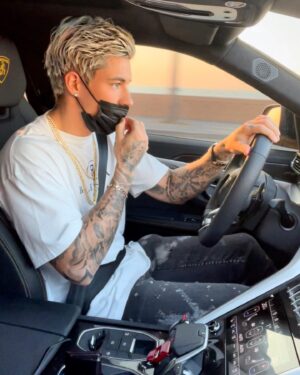 Mathias Normann Instagram - I'm still on the road, just need to fill the tank💪🏽