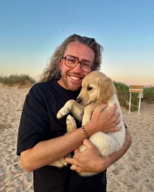 Mathieu Dufour Instagram - je pensais pas rencontrer l’amour aux Iles-de-la-Madeleine 🐾
