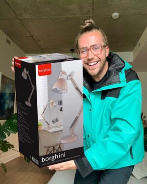 Mathieu Dufour Instagram - Je me suis acheté une lampe Borghini !!!!!

Ça faisait tellement longtemps que j’en voulais une, croyez en vos rêves 🤩 

(Merci @jeanmichel_martel pour le montage de la boîte hihi)