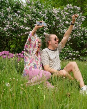 Mathieu Dufour Instagram - Faites comme Pieret; soyez heureux, prenez-vous en photo où vous voulez pis torchez vous du reste 🌸😬

📸 @bertexertier 
🫱🏻‍🫲🏼(support moral et behind the scene) @loounie