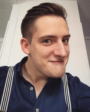 Mathieu Jonckheere Instagram - Le 28 juin 2014 je poste ma toute première vidéo sur YouTube.
9 ans plus tard, l’heure est venue de déterrer quelques archives…
1~ Je passe mon entretien pour bosser dans une banque. Si vous pensez que je suis né en sachant quoi faire de ma vie, zoomer sur ma face.
2~ J’ai trouvé un concept jamais vu sur YouTube. Les américains peuvent aller se coucher.
3~ « Attends on avait pas une bête de concept, pk j’conclus encore des assurances incendies moi ici ? »
4~ Mon premier setup (rincé).
5~ Ça va mal finir cette histoire.
6~ J’prends la confiance en bad bitch blanche neige. Tant qu’à y aller allons-y gaiement.
7~ Mon boss est tombé sur ma vidéo de blanche neige. Faut que je dégage asap.
8~ Petit à petit le concept a pris. J’remets ma démission avec un plaisir non dissimulé après 2 ans et demi de bons et loyaux services.
9~ YouTube est sous article 13 (= ça crie à la fin du game à l’époque). J’viens de passer de 2 à 1 seul temps plein. Mes parents ont les fesses qui tremblent pour moi. Mais ça va bien se passer j’le sens bien.

Bon anniversaire à moi, mais surtout à vous et votre soutien infaillible. Sans vous, c’est sans moi.

C’est que le début croyez-moi ❤️