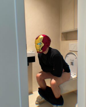 Mathieu Jonckheere Instagram - 🎁 CONCOURS 🎁
J’vous fait gagner le casque Mark V d’Iron Man, avec ouverture électronique et commande vocale.
Comme promis, c’est ni plus ni moins que le casque qu’on a découvert ensemble dans ma dernière vidéo !
Allez la mater pour le découvrir (et voir à quel point Jarvis est un capricieux).

Pour participer, c’est simple ⬇️ :
- Abonne toi à ma chaîne YT et mon Insta.
- Like ce post et Tag 1 ami(e) qu’aurait bien besoin d’un casque.
- Promet moi que t’essayeras pas de le mettre sur ton clébard.

J’annoncerai moi-même le gagnant dans 72h en stories ⏱️🔥

Good luck mes amis 🫶