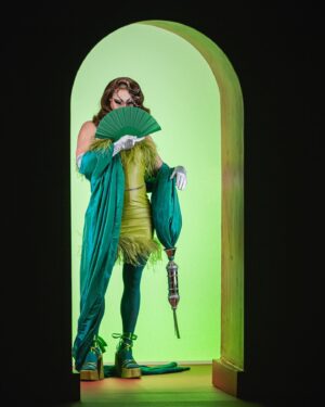 Mathieu Jonckheere Instagram - Découvrez la naissance de Ruby Gaga et de son boule anormalement bas dans la dernière vidéo de @gaellegd !

Plongeon incroyable dans l’univers drag, propulsé par le talent de @mademoiselleboop au makeup !

Si un réal veut faire un remake de Madame Doubtfire ou Tootsie, je suis désormais prêt hahaha.

Bonnes fêtes les amis !