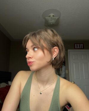 Matia Jackett Instagram - Introducing the “bob” 🤭💇🏻‍♀️✨🧚🏼‍♀️