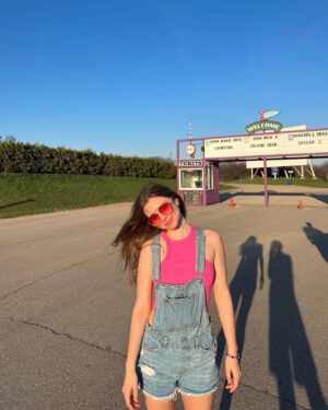 Matia Jackett Instagram - so allegedly it’s summer now allegedly ☀️🤭❤️