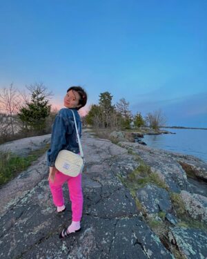 Matia Jackett Instagram - Sunsets are better with a buddy 
🌅🩷