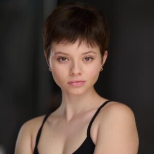 Matia Jackett Instagram - New hair means new headshots!! @johnbregar did these back in June! Almost time for a new session the hairs are growingggggg 🫶🏻📸

Hair and make up by @makeupandhairxcher 
Headshots by the one and only @johnbregar 

#torontoheadshots #headshots #johnbregarphotography #torontoactor