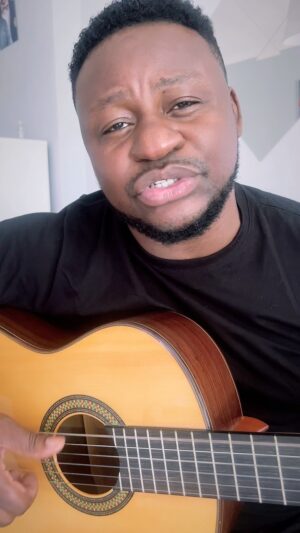 Matias Damásio Instagram - PORQUE ??
Meu primeiro grande sucesso 🙌🏾
Muitas emoções e profunda gratidão a todos que me acompanham desde o início da minha carreira. 

Idêntica aí alguém que gosta muito desta música 

Deus no comando 🙏