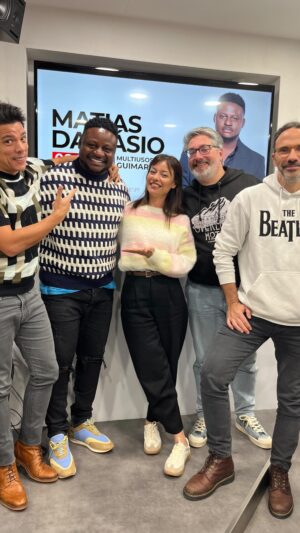 Matias Damásio Instagram - Mais uma atuação inacreditável do @matias_damasio_oficial 🤩 “Matemática do Amor”, ao vivo, nas Manhãs da Comercial!