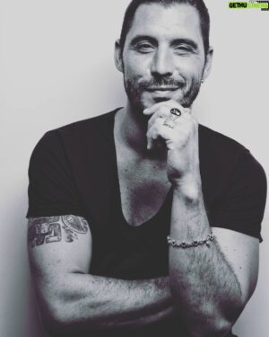 Matías Desiderio Instagram - Hoy mi cumpleanos, gracias a todos por su amor y gracias a la vida que me da tanto ...estoy muy feliz !!! Amo ser quien soy . #actor #argentino #director #padre #hermano #amante #luchador #guerrero #amigo #locolindo #artista 
GRACIAS GRACIAS Y MUCHAS GRACIAS 😉😛😍🎂
Foto @fabianmorassut