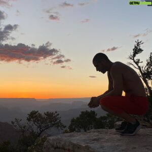 Matías Desiderio Instagram - El futuro le pertenece a los que se atreven a soñar. Gracias niño Matias me nutro de vos y admiro tu magia , no me dejes nunca .
#grandcanyon #sueñoscumplidos -#arizona #matiasdesiderio #amor #espiritualidad #actorargentino #viajes #indiannavajo #cowboy #hermosoatardecer #salvaje #indiosnativos