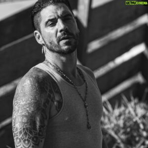 Matías Desiderio Instagram - Cuando la violencia liberes en un papel
Cuando la impotencia liberes en un papel 
Cuando el amor liberes en un papel entonces encontrarás el cine grabado bajo tu piel.
Gracias a todos los que le dan vida a mí actor♥️
Foto @martinmazza_ph

#matiasdesiderio #actoresargentinos #actor #cineargentino #cine #cineindependiente #argentina
#elultimozombi #whatthewaterleftbehind #estrenos #firyoupage❤️❤️❤️❤️❤️❤️ #foryou #losangeles #sexymale #artista #art #filmmaker