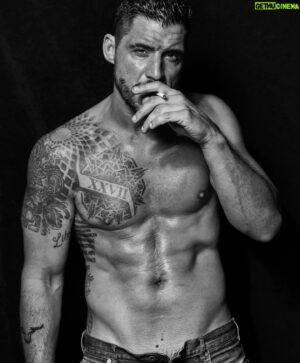 Matías Desiderio Instagram - #matiasdesiderio por @machadito_arte
.
#actor #actorargentino #fotografo #pgotoshoot #gabymachado #hombre #fuerza #matiasdesiderio #positivevibes #abrazos #razones #buenosaires #argentina #cuidarse #vivirlavida #fuerzaaereaargentina #matiasdesiderio #actorargentino #celebracion #amor #sexymen #hombresguapos #men #actor #sexy #sexyhot #losangeles #model #modelmen #argentina #buenasemana #foryou