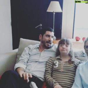 Matías Desiderio Instagram - En el set de UNA CASA CON DIEZ PINOS con estas dos maravillosas actrices , muy feliz y emocionado por la experiencia . hicimos hermosas escenas #actores #unacasacondiezpinos #amor #talento 
Cony hermosa actriz sindrome de down la amo!