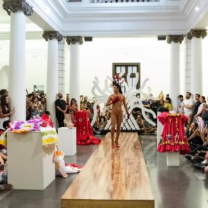Matraka Traka Instagram - “Lxs chicxs perdidxs” un performance abordado desde desde la perdida y la búsqueda de identidad como miembro de la comunidad LGBTQ ; El drag como empoderamiento y resiliencia, Gracias @musa.museodelasartes por abrir el espacio al primer performance drag en este gran recinto, también a @ganeisha.xoxo por ser cómplice en este viaje y sobre todo a @moy_schia espero sigamos haciendo cosas maravillosas ✨ feliz pride a todos 🌈
