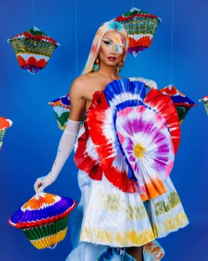 Matraka Traka Instagram - Feliz Navidad!🎁 Pásenla bello entre farolitos🕯️ ponchecito y tamales 🫔🫰🏽 yo Agradecido por la experiencias y la gente maravillosa que me rodeó este año ❤️

📸: @alejandroromerophoto 
👗: @aviescmx