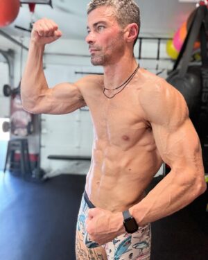 Matt Cohen Instagram - 54 days in to healthy protocols! Feeling great! 1-morning sun exposure pre caffeine 2-cold plunge or ice bath exposure before caffeine 3-CAFFEINE 4-30 minute workout 5-15 minutes sauna at 195 degrees. It’s a start!