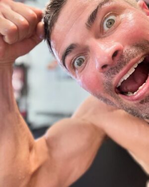 Matt Cohen Instagram - 54 days in to healthy protocols! Feeling great! 1-morning sun exposure pre caffeine 2-cold plunge or ice bath exposure before caffeine 3-CAFFEINE 4-30 minute workout 5-15 minutes sauna at 195 degrees. It’s a start!