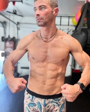 Matt Cohen Instagram - 54 days in to healthy protocols! Feeling great! 1-morning sun exposure pre caffeine 2-cold plunge or ice bath exposure before caffeine 3-CAFFEINE 4-30 minute workout 5-15 minutes sauna at 195 degrees. It’s a start!