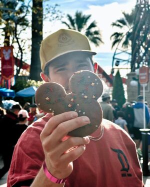 Matt Dallas Instagram - Disney dump. 🏰✨We visit Disneyland every year at Halloween time but this year we decided to kick of the holiday season by celebrating their first day of #DisneyFestivalOfTheHolidays and it was the most magical experience. There is no event we look forward to more as a family. Thank you Walt for creating a place so special. #Disneyland #WakandaForever @disneyparks @disneyland #hosted