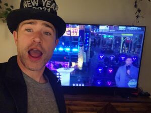 Matt Dallas Instagram - Happy New Year all you beautiful people! And thanks @jonathandbennett for counting us down 🍾