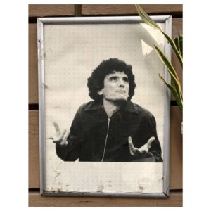 Matt Dillon Instagram - Remembering Massimo Troisi. Grande attore! 🙏🏼#ilpostino #napoli #massimotroisi