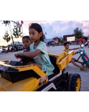 Matt Dillon Instagram - Bringing it back to home.
It was a joy to host an outdoor screening of "City of Ghosts" in the Cambodian gulf town of Kampot where much of the film was shot. A lot has changed over the past 20 plus years, but the place hasn't lost it's charm, some of my greatest challenges were in Kampot as well as some of the fondest memories.
#CIFF2023
photos: @sellsnick @johpir @i_dunno_jim @saritareth @bophanacenter @andy.pendleton 
@malinkm @wmpaulclark @stellanskarsgardofficial @cambodiainternationalfilmfest @rithypanh